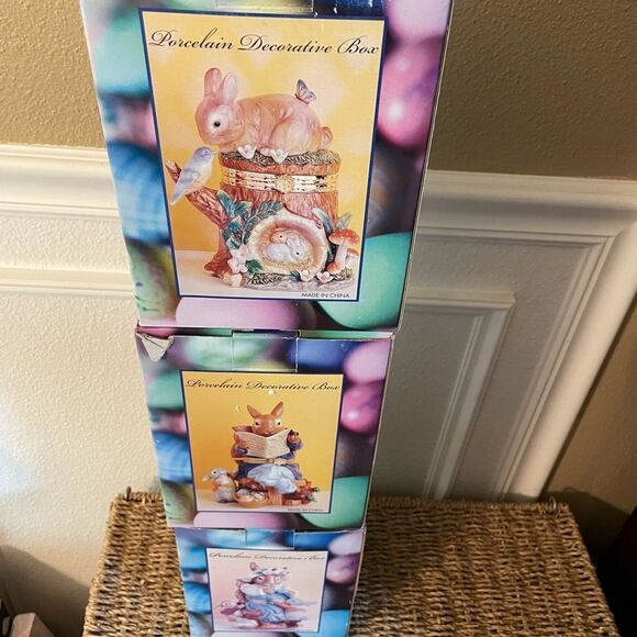 Cardinal Works Company Porcelain Bunny Rabbit Trinket Figures set of 3! - Picture 15 of 15